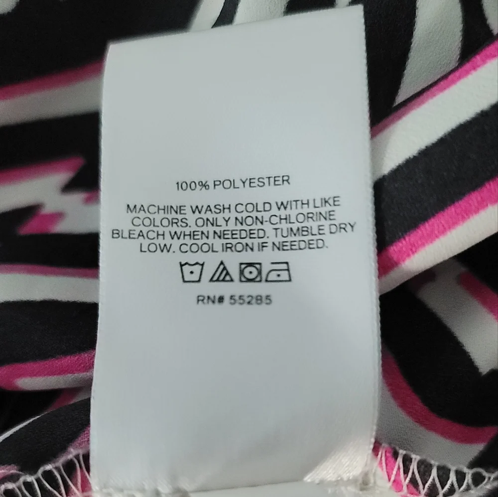 Express Geometric Blouse - Picture 4 of 5
